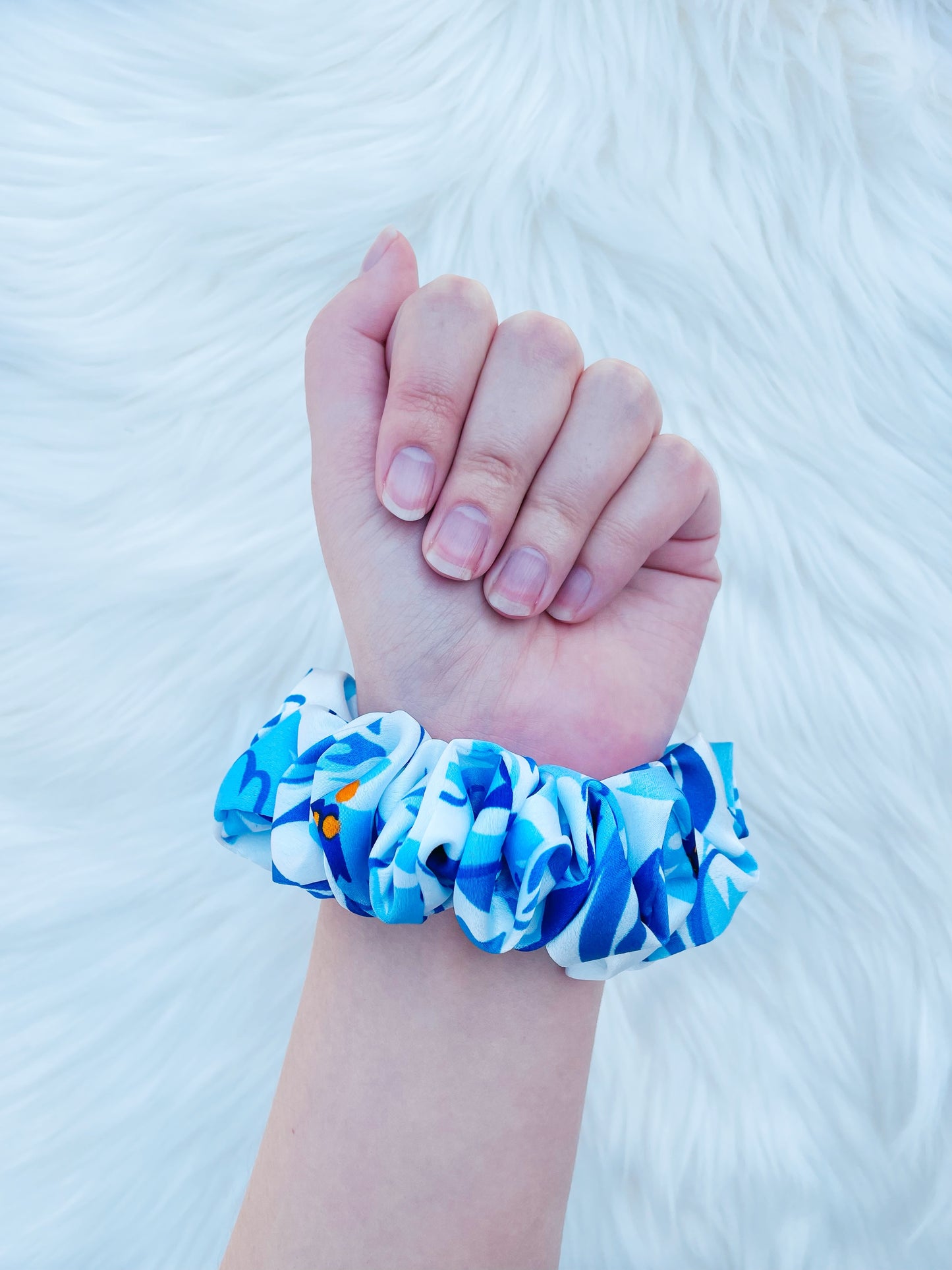 SHILOH MINI| EMI AND CO| mini floral blue scrunchie