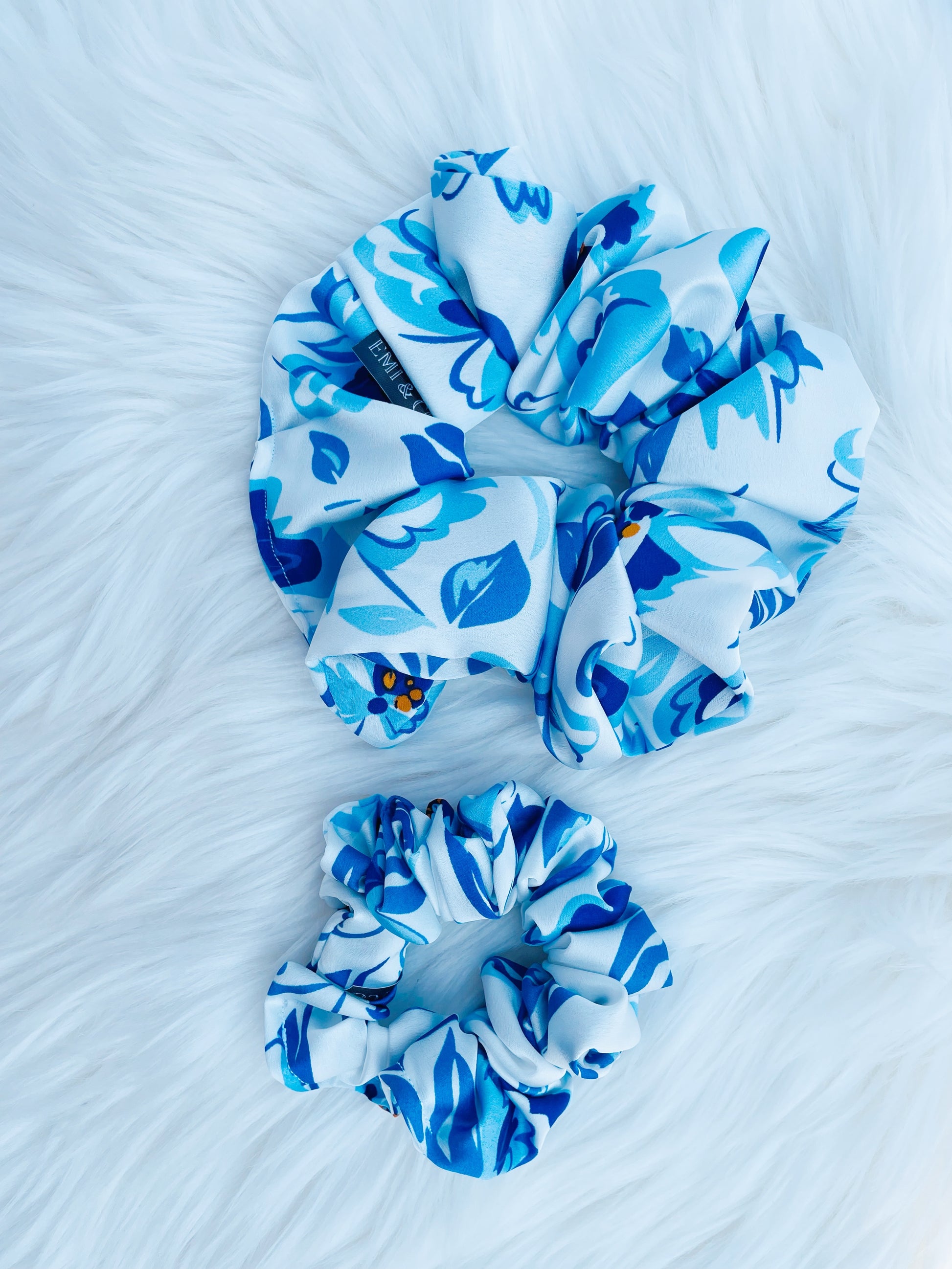 SHILOH MINI| EMI AND CO| mini floral blue scrunchies