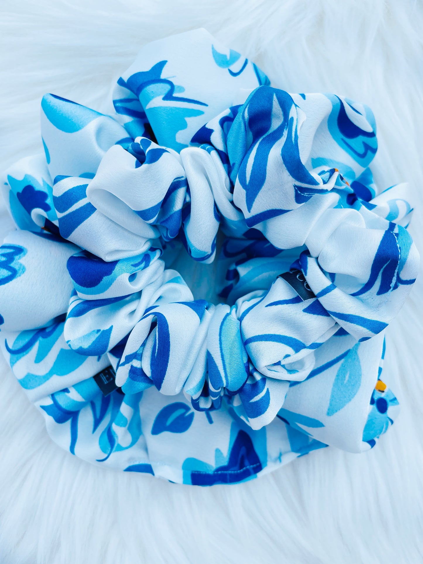 SHILOH| EMI AND CO| floral blue scrunchies