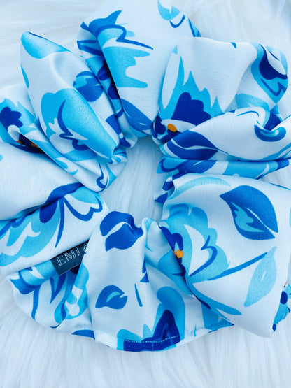 SHILOH| EMI AND CO| floral blue scrunchie