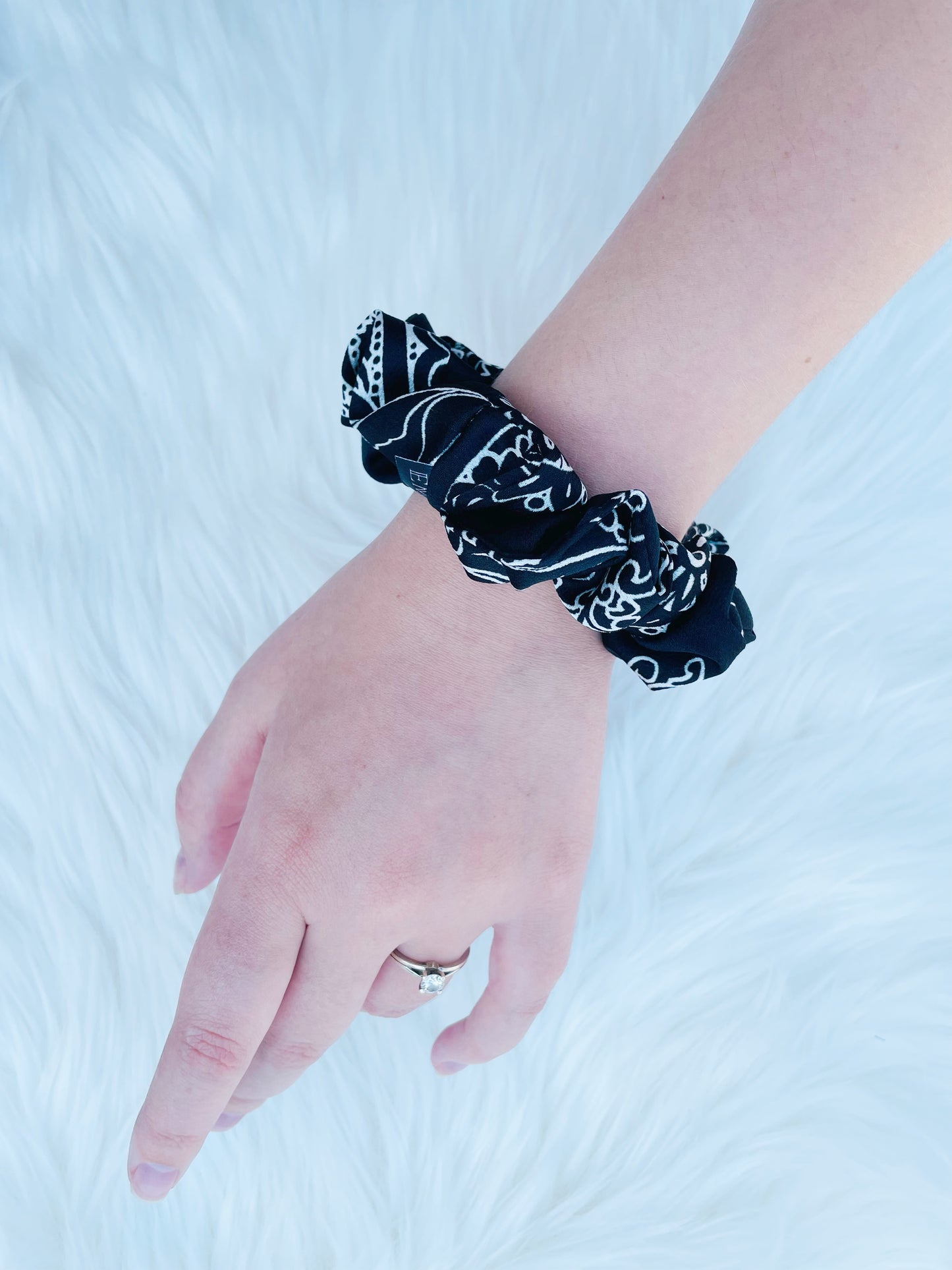 CLEMENTINE MINI | EMI AND CO | black and white mini floral scrunchie on wrist 