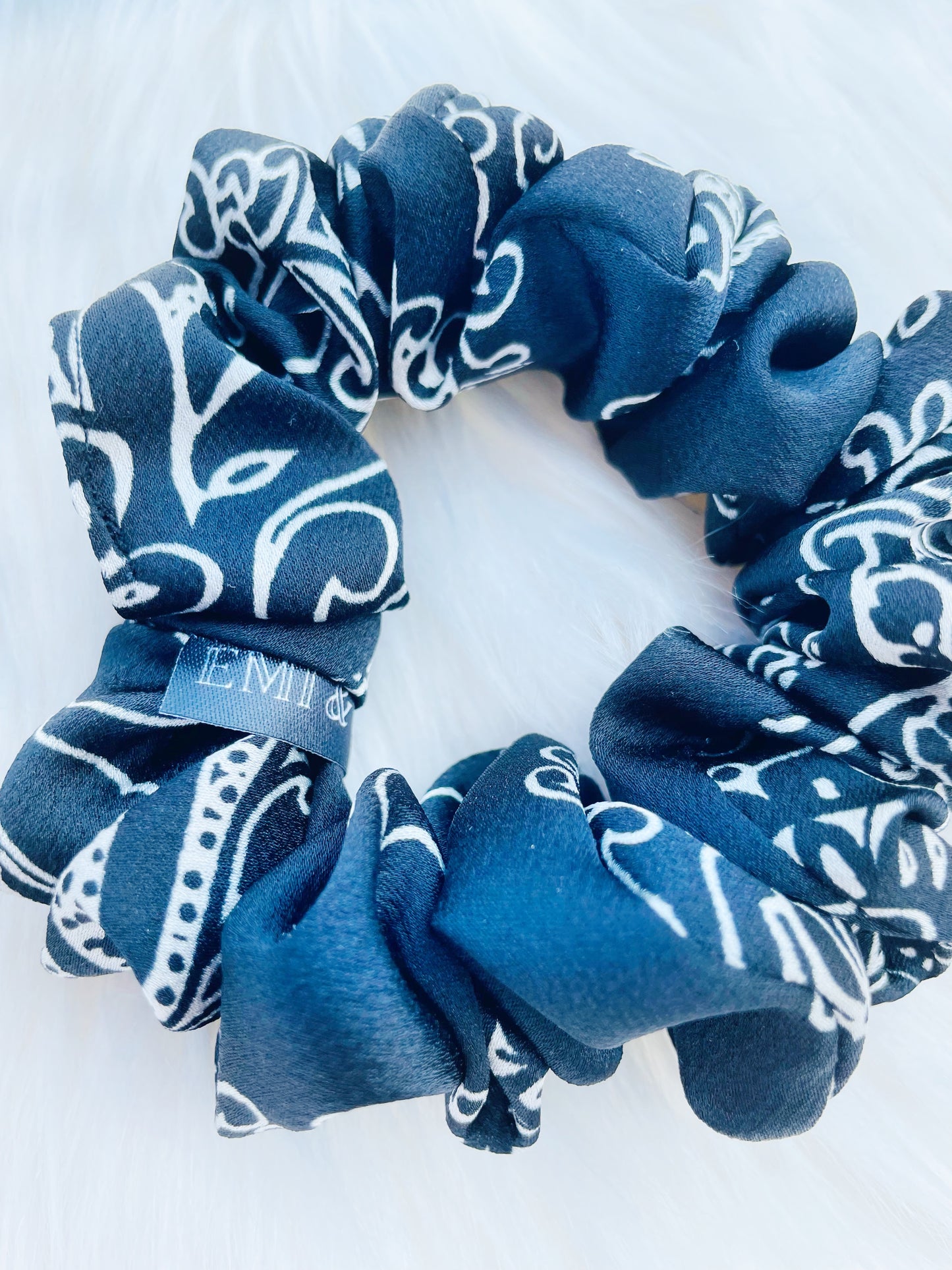 CLEMENTINE MINI | EMI AND CO | black and white floral mini scrunchie