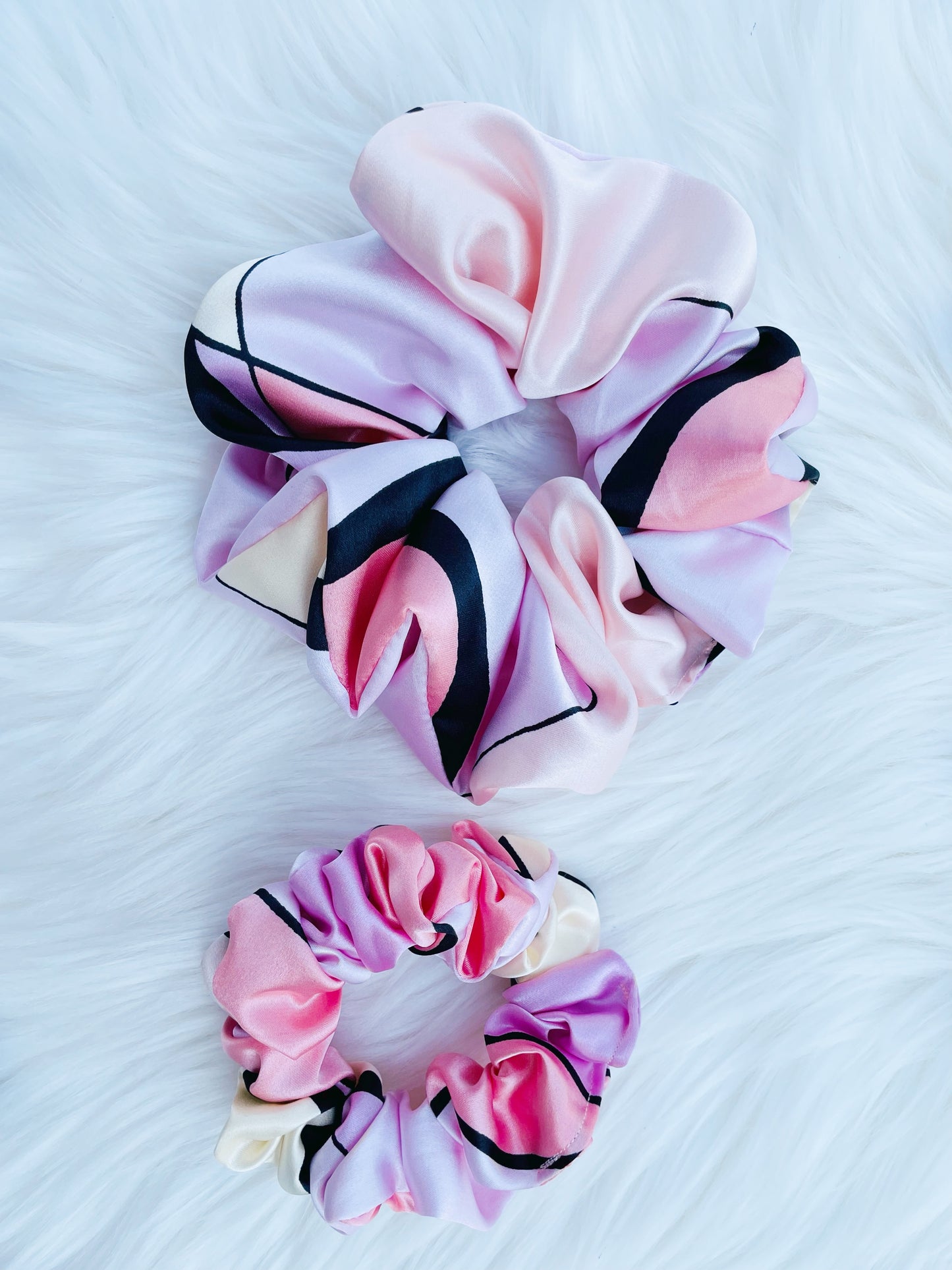 SCOUT MINI| EMI AND CO |mini pink pattern satin scrunchie 