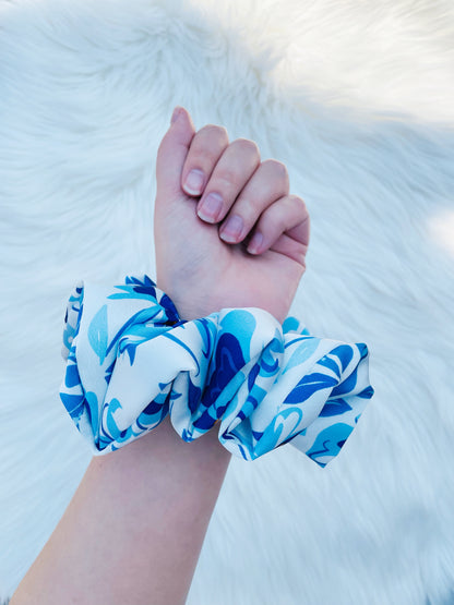 SHILOH| EMI AND CO| floral blue scrunchie