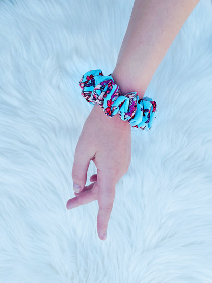 NEVAEH MINI|EMI AND CO |mini blue and red floral scrunchie on wrist 