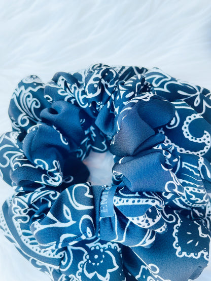 CLEMENTINE | EMI AND CO | black and white floral scrunchies