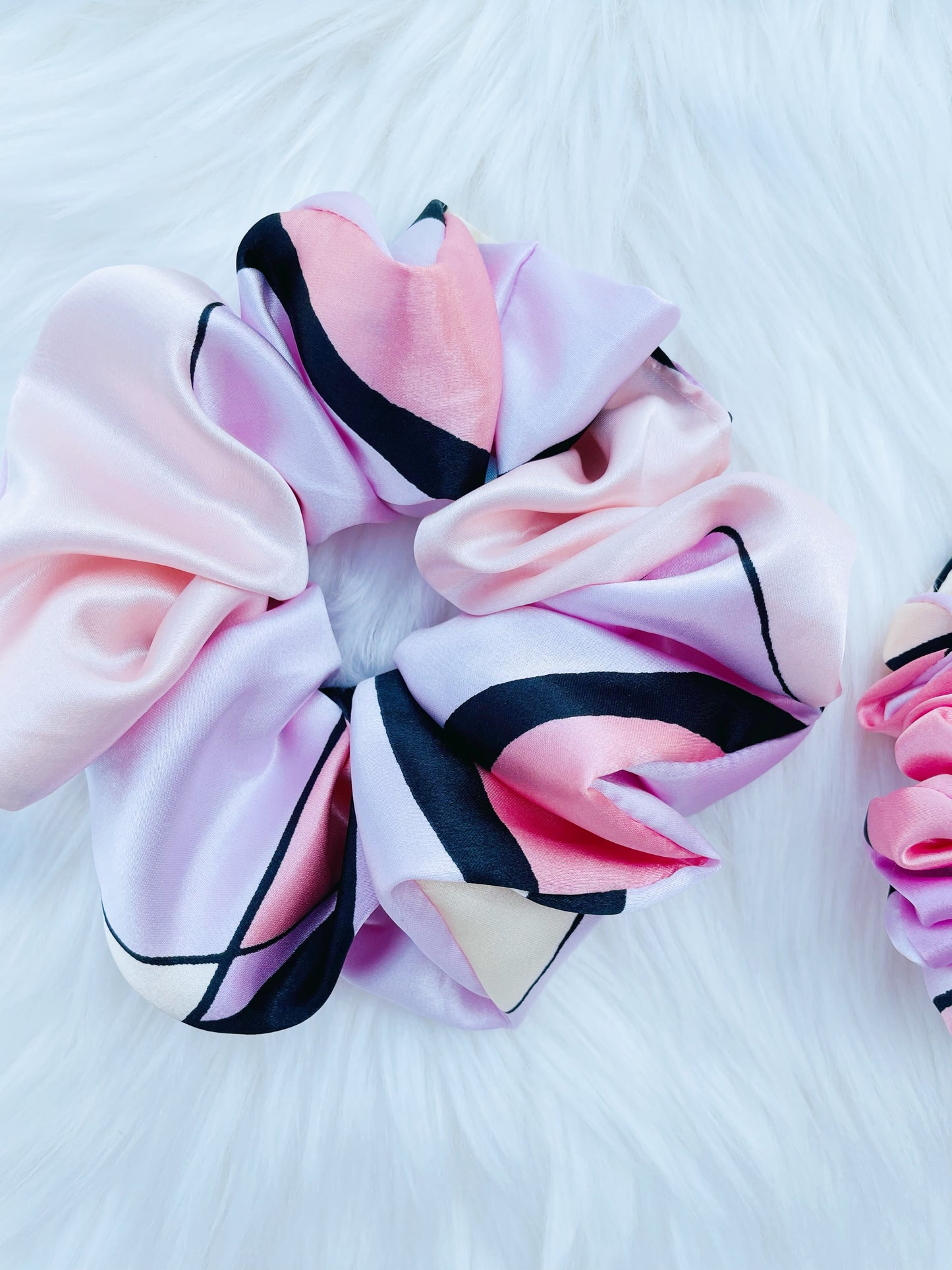 SCOUT MINI| EMI AND CO |mini pink pattern satin scrunchie 