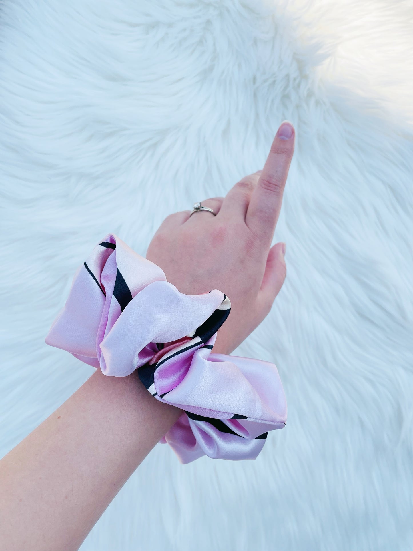 SCOUT| EMI AND CO | pink pattern satin scrunchie