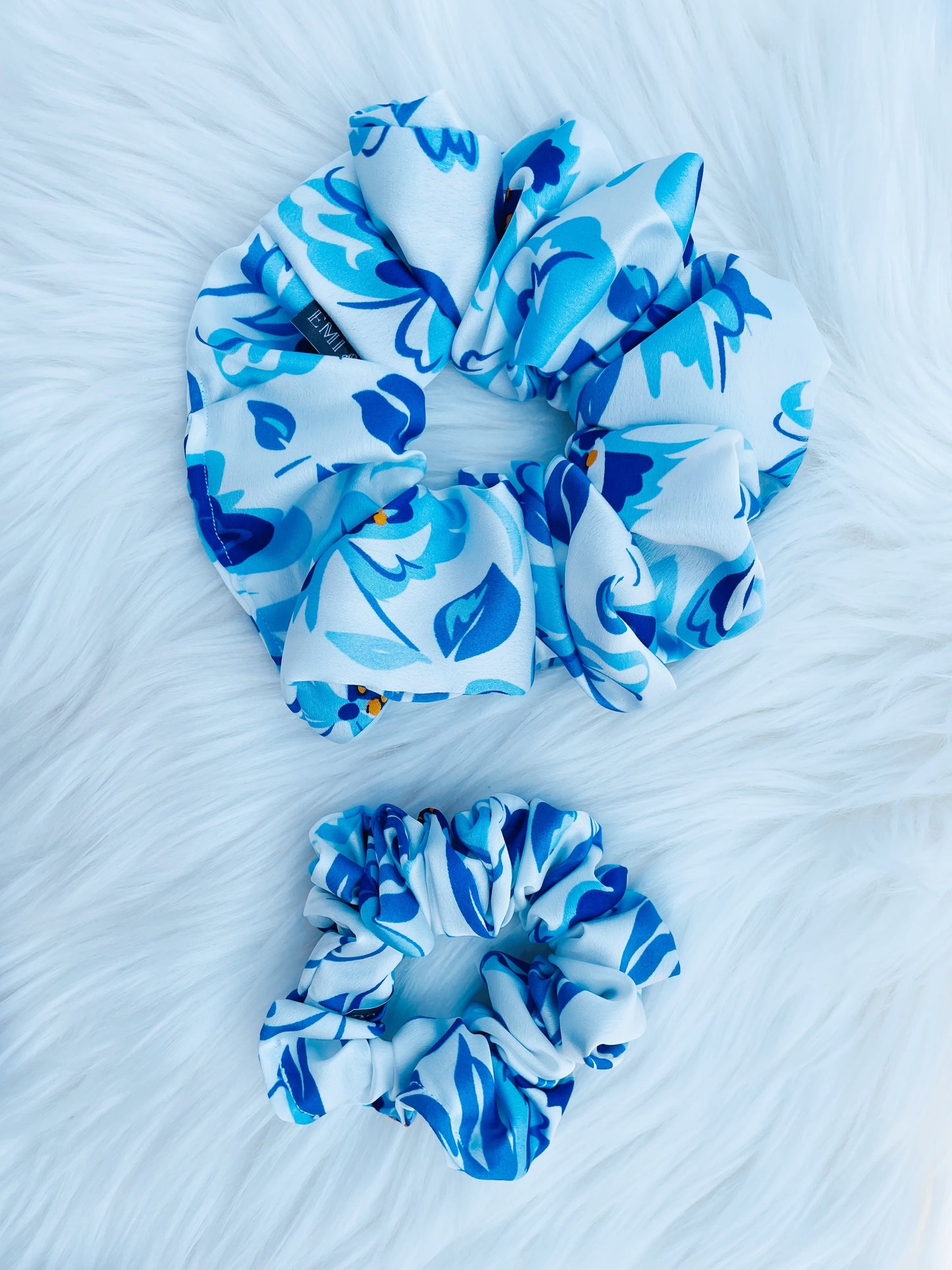 SHILOH| EMI AND CO| floral blue scrunchies