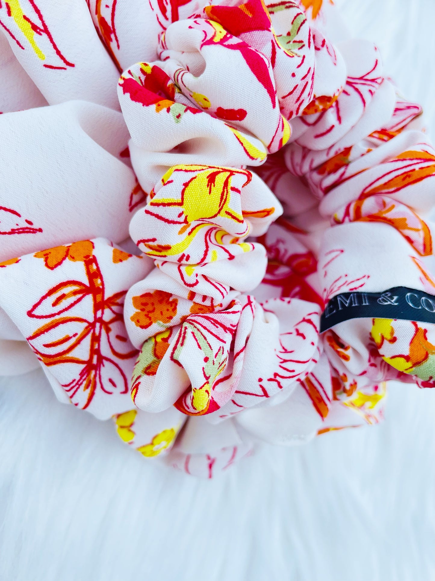 POPPY MINI|EMI AND CO| Mini white and orange floral scrunchie