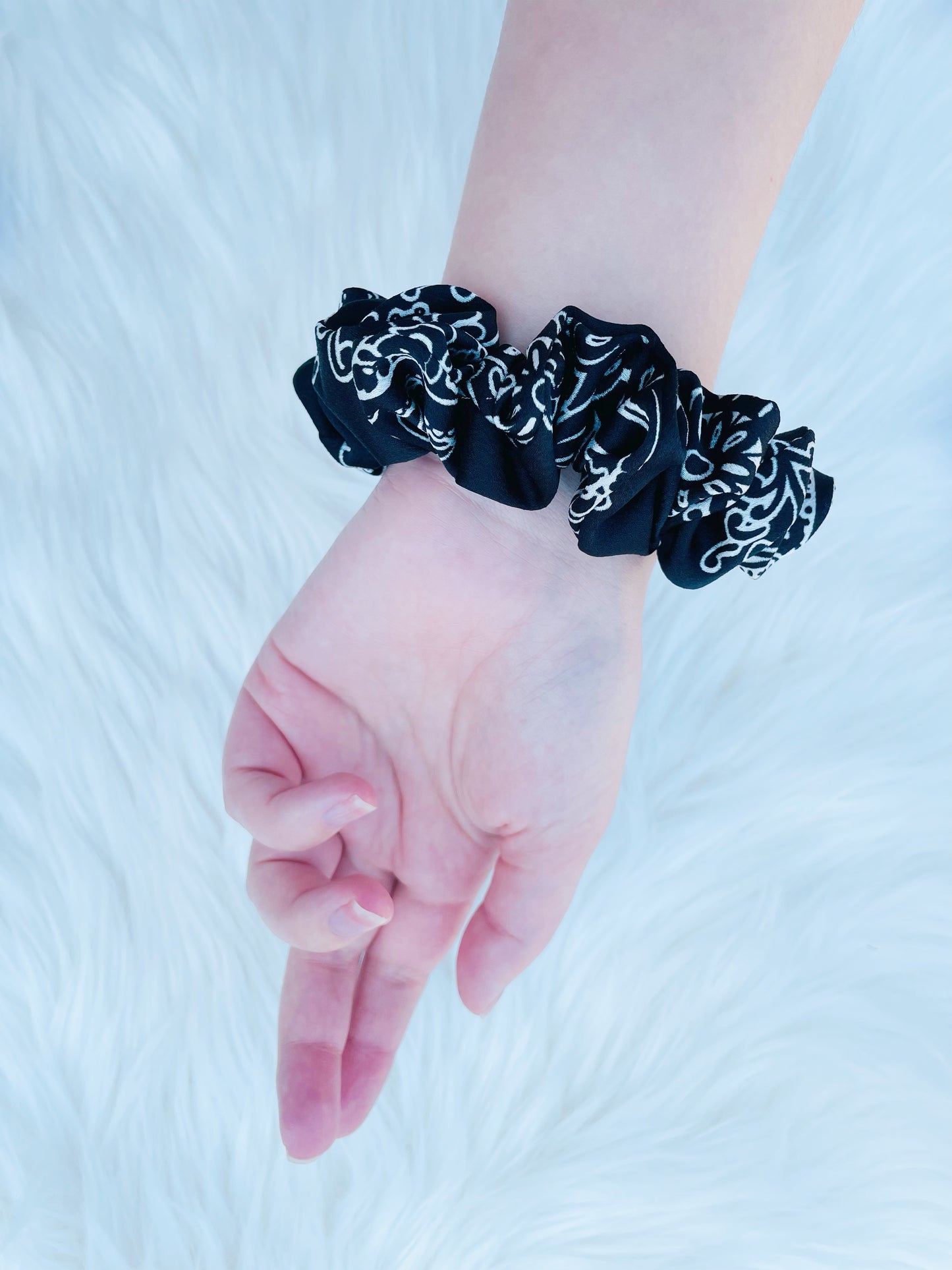 CLEMENTINE MINI | EMI AND CO | black and white mini floral scrunchie on wrist 