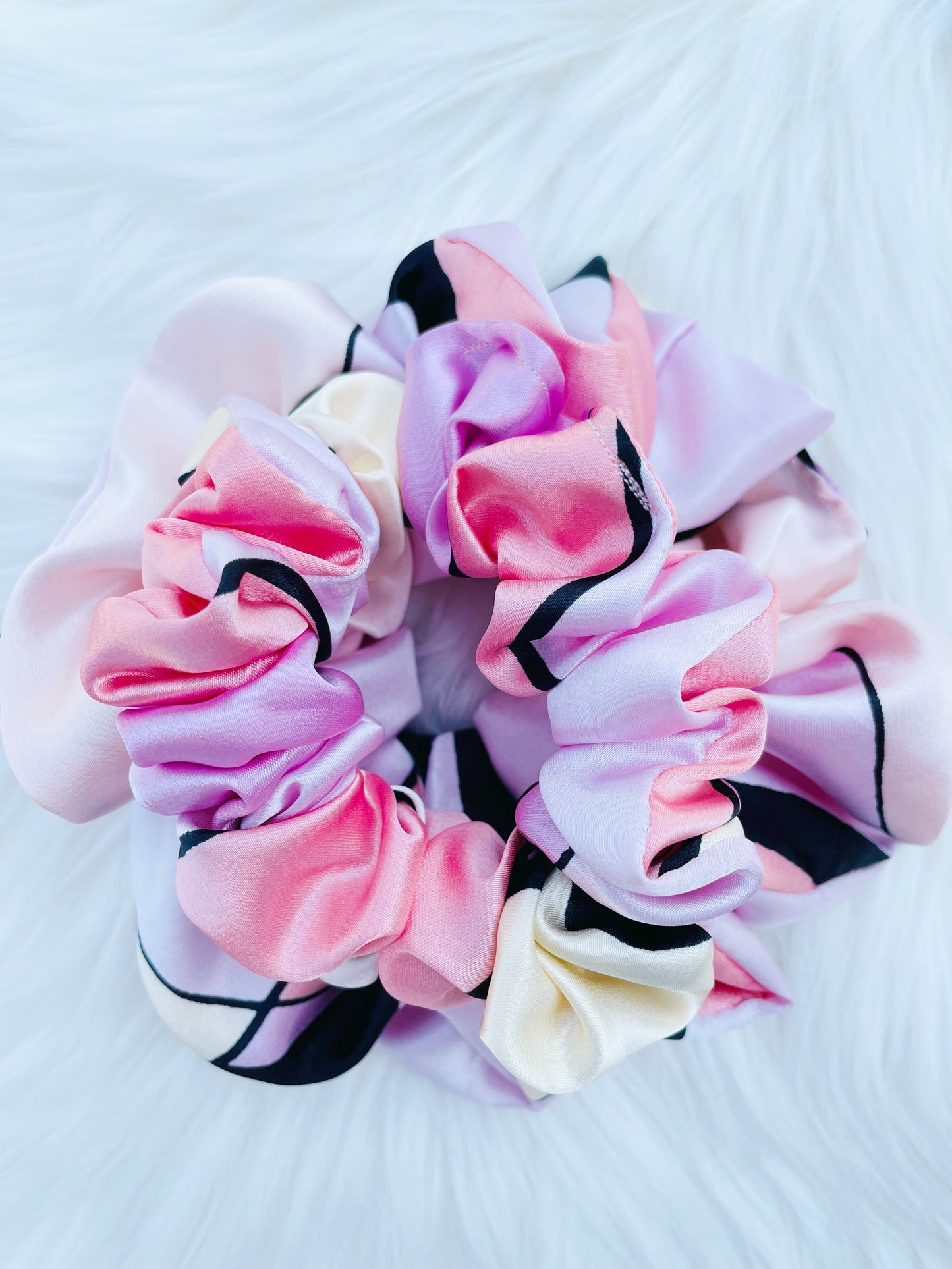 SCOUT MINI| EMI AND CO |mini pink pattern satin scrunchie 