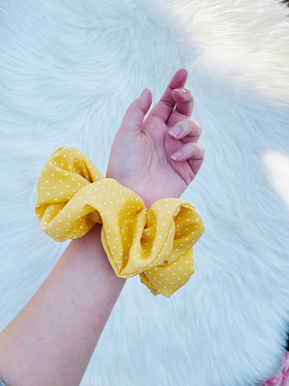 AURELIA | EMI AND CO | yellow polka dot scrunchie on wrist 