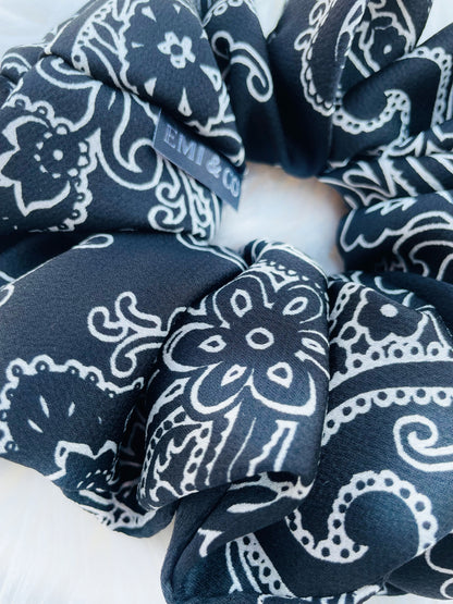 CLEMENTINE | EMI AND CO | black and white floral scrunchie 