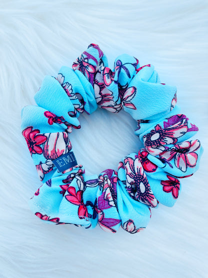 NEVAEH MINI|EMI AND CO |mini blue and red floral scrunchie 