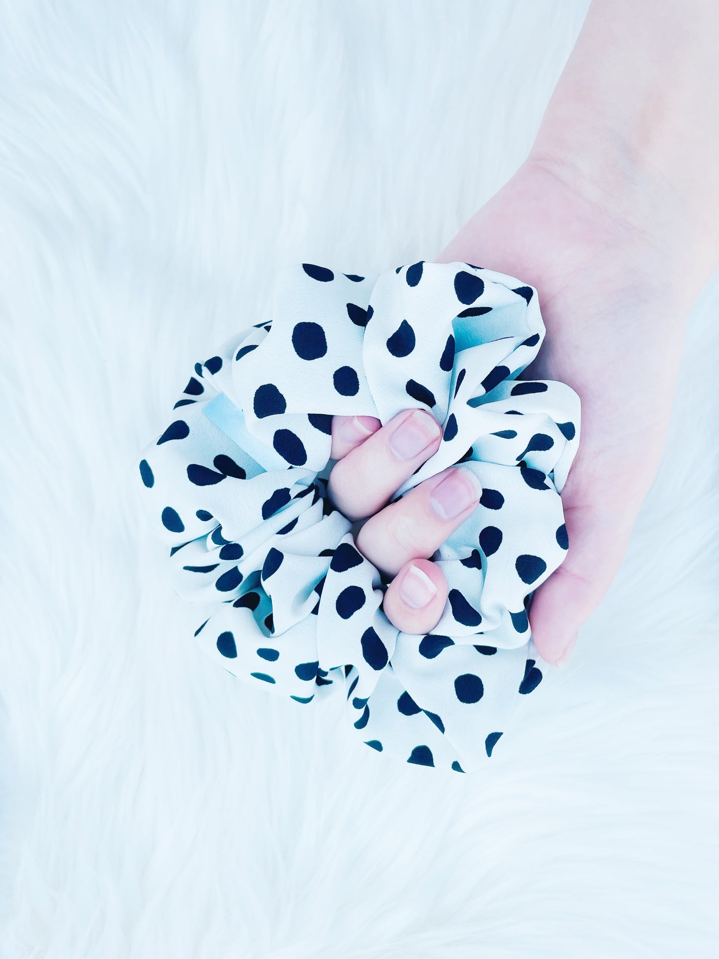 ANGELINA MINI | EMI AND CO | mini black and white scrunchies 