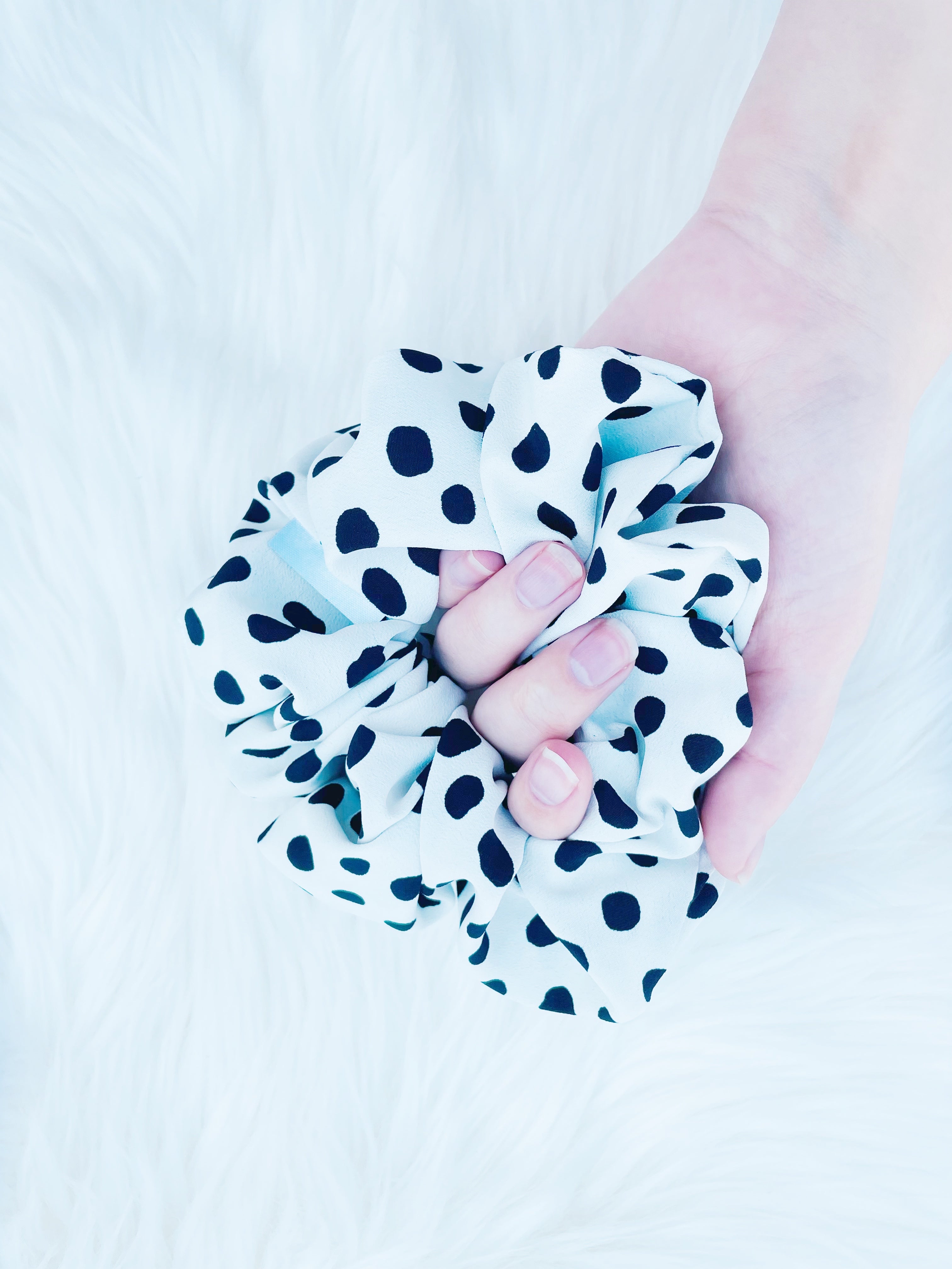 ANGELINA MINI | EMI AND CO | mini black and white scrunchies 