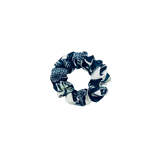 GUINEVERE MINI|EMI AND CO| black and white mini pattern scrunchie 