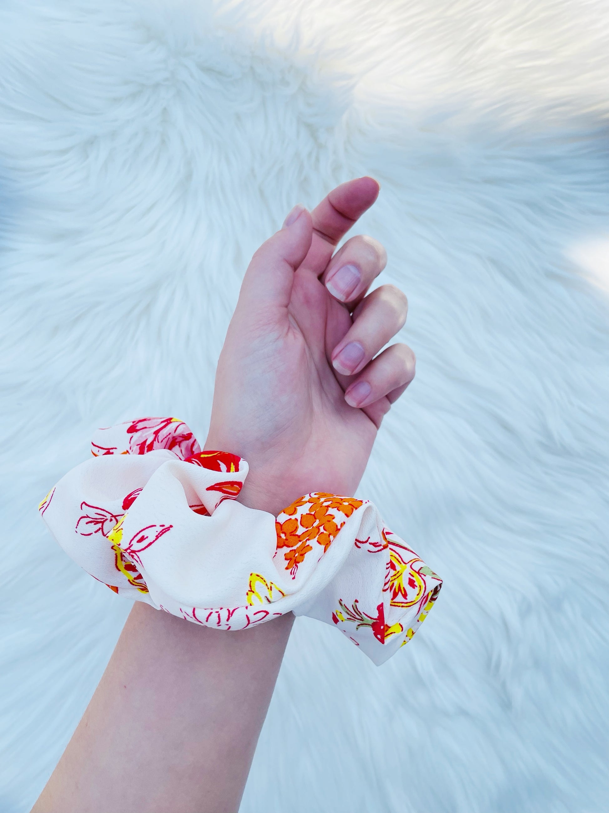 POPPY|EMI AND CO| White and orange floral scrunchie