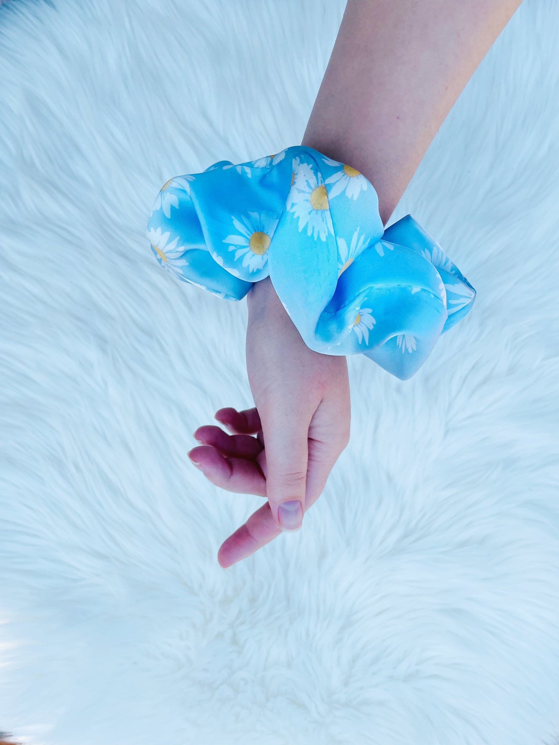 DAKOTA| EMI AND CO | blue floral scrunchie on wrist 