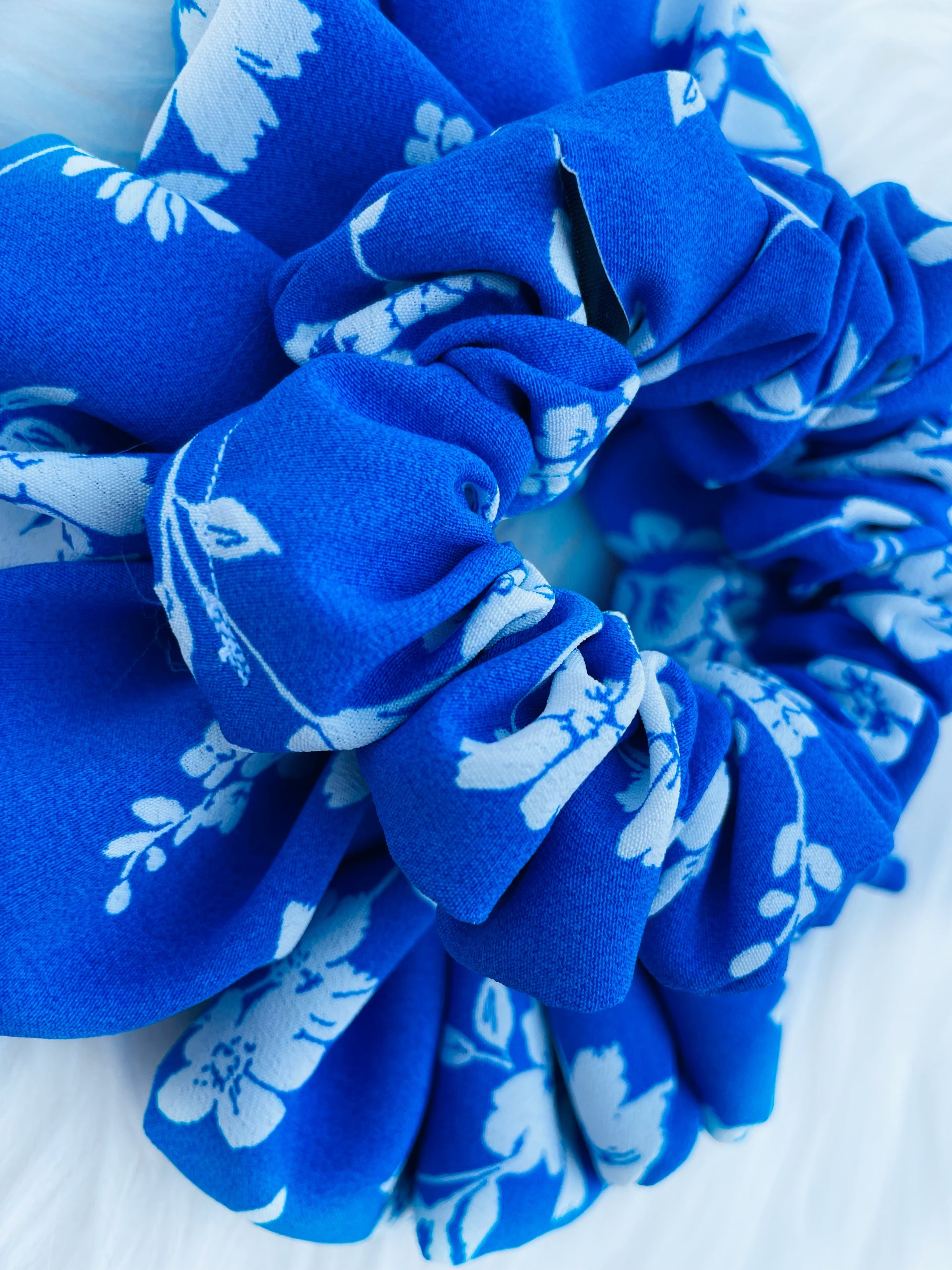 DOROTHY | EMI AND CO | Blue and white floral scrunchies 