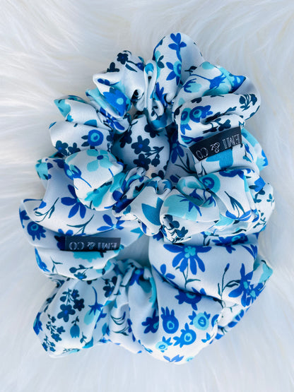 GEESI | EMI AND CO | floral blue and white scrunchies