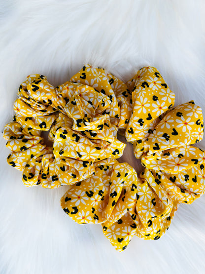 ZARI MINI| EMI AND CO |mini yellow floral scrunchies