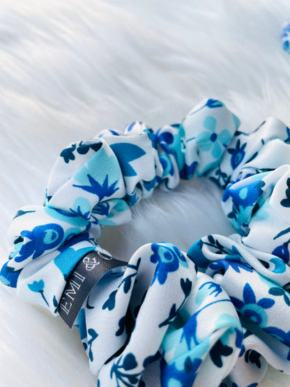 GEESI MINI| EMI AND CO | Floral blue and white scrunchie 