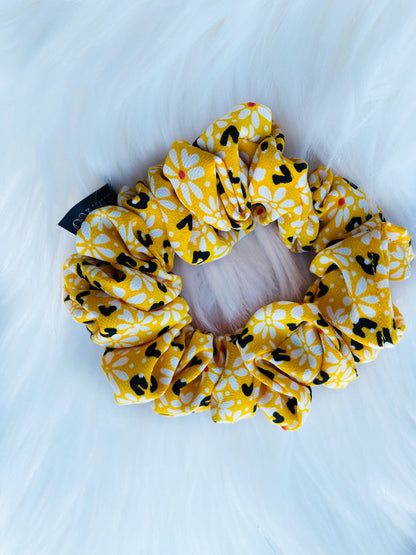 ZARI MINI| EMI AND CO |mini yellow floral scrunchie