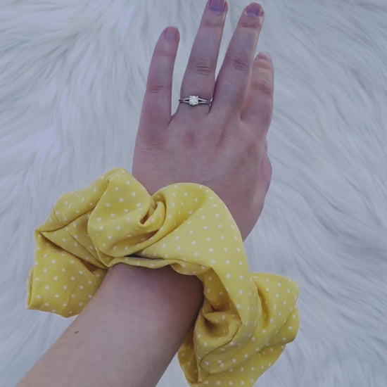 AURELIA | EMI AND CO | yellow polka dot scrunchie on wrist 