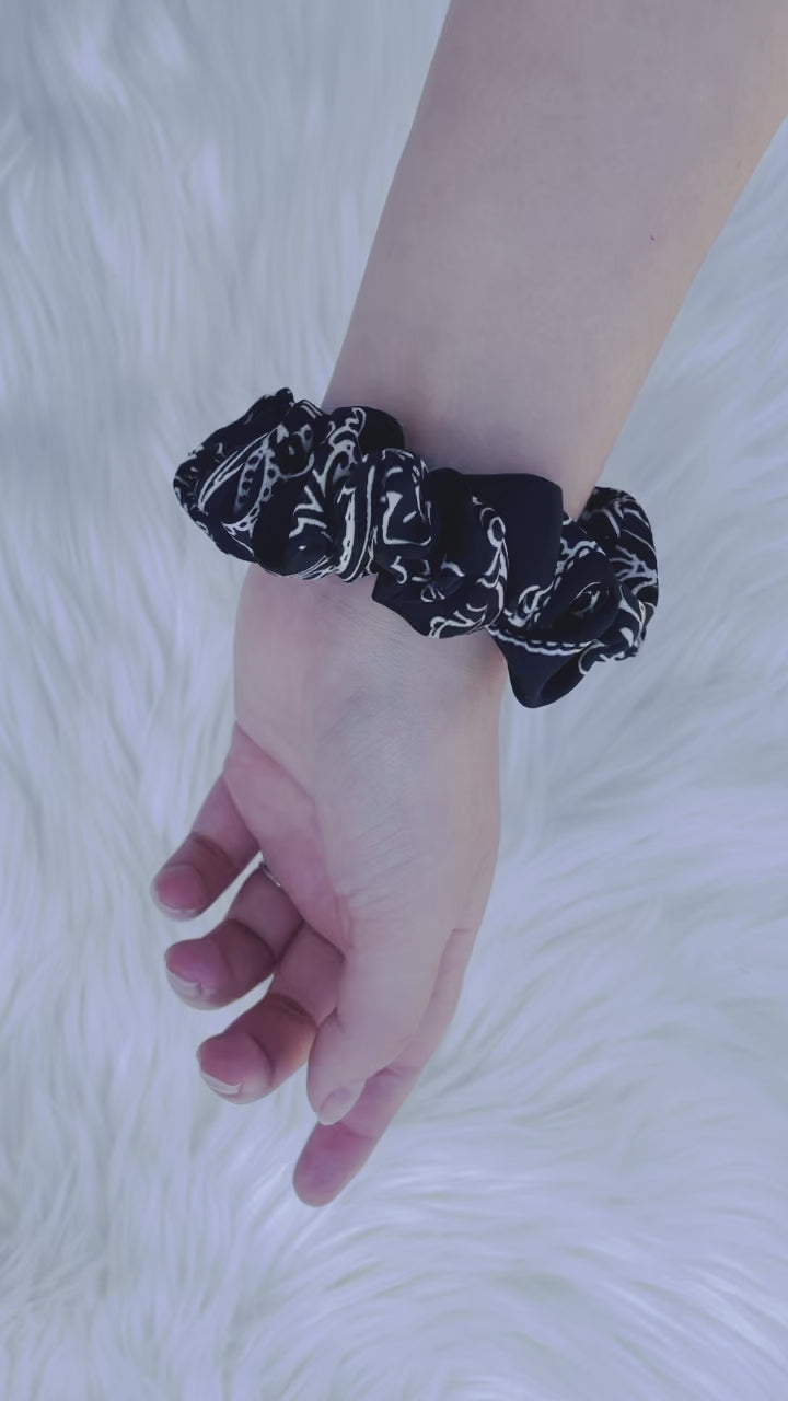 CLEMENTINE MINI | EMI AND CO | mini black and white floral scrunchie on wrist 