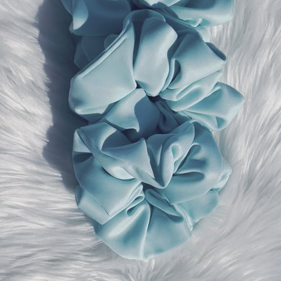BIRDIE | EMI AND CO | blue neutral scrunchies 