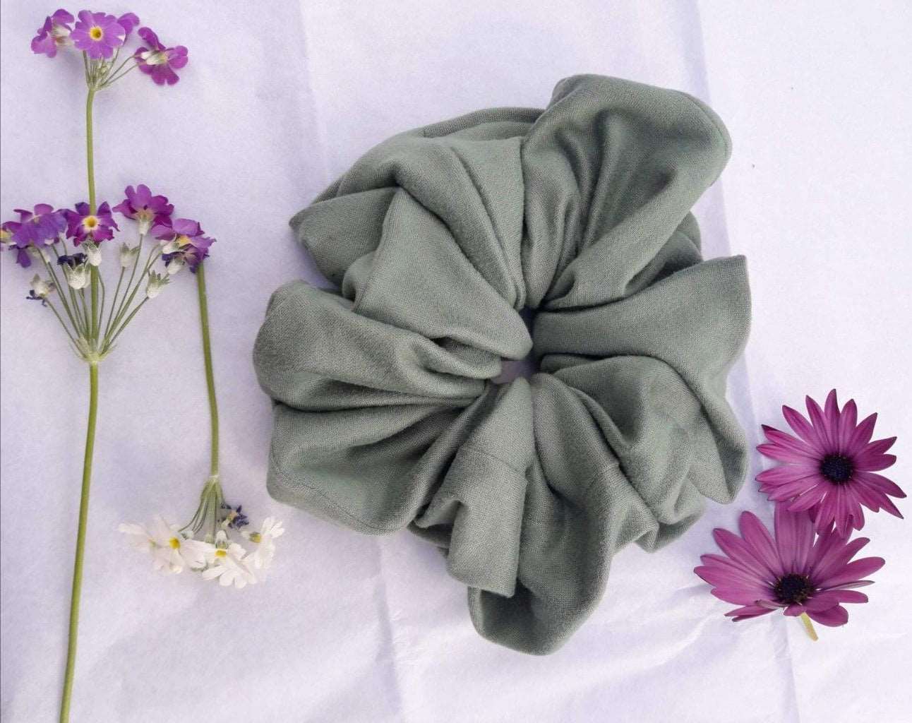 VERONICA | EMI & CO | green oversized scrunchie