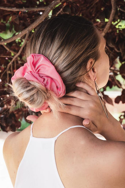 AVERY | EMI & CO | pink scrunchie 