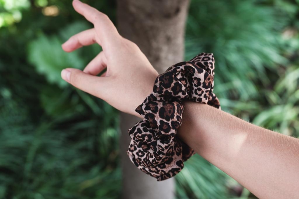 BRIANNA | EMI & CO | leopard print scrunchie on wrist 