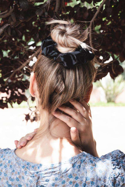 LINEO | EMI & CO | messy bun with black satin oversized scrunchie 