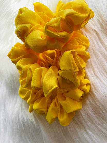 HAPPY | EMI & CO | SCHOOL COLLECTION | MINI YELLOW SCHRUNCHIE 