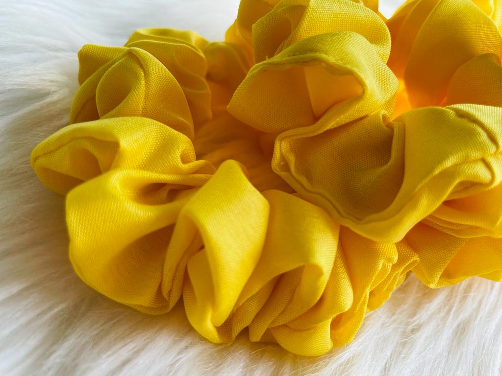 HAPPY | EMI & CO | SCHOOL COLLECTION | MINI YELLOW SCHRUNCHIE 