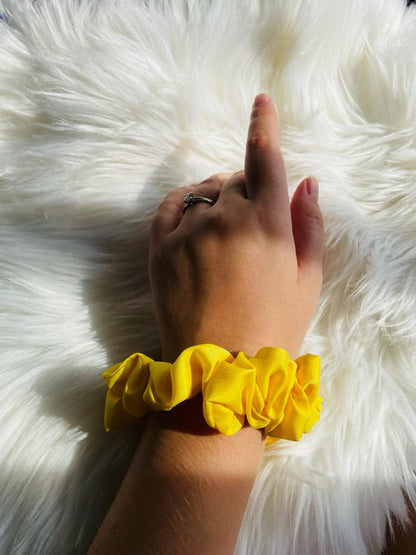 HAPPY | EMI & CO | SCHOOL COLLECTION | MINI YELLOW SCHRUNCHIE  ON HAND 