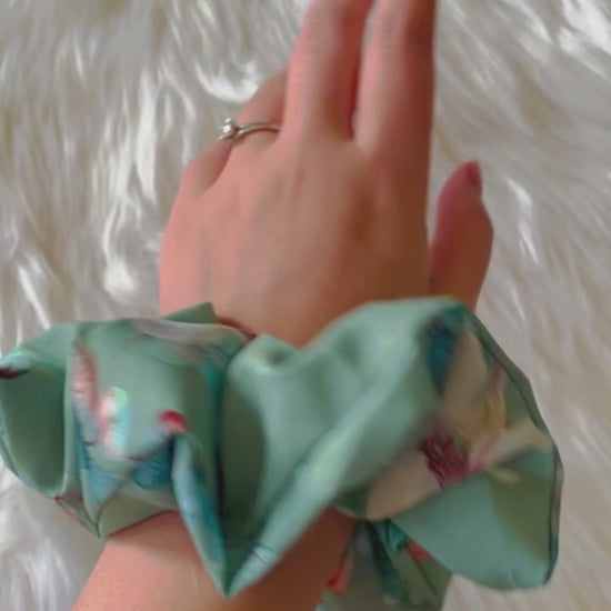 TRUDI| EMI AND CO| floral blue scrunchie on wrist 