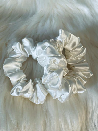 EMI & CO | DESTINY MINI | white mini satin scrunchies