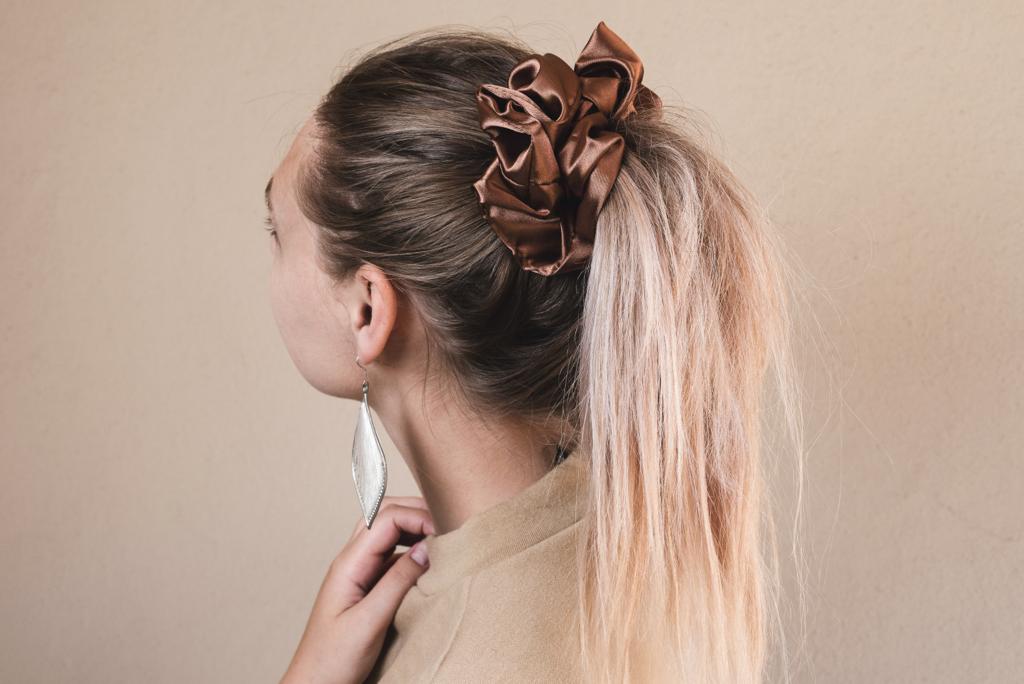 AUDREY I EMI & CO |  brown satin oversized scrunchie in  hair 