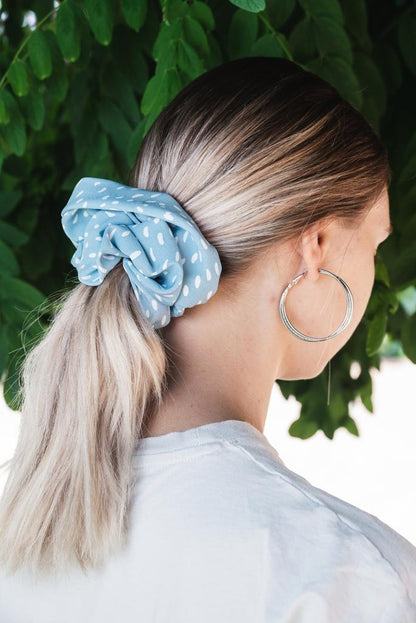 CLAIRE | EMI & CO | women with blue polka dot scrunchie in hair