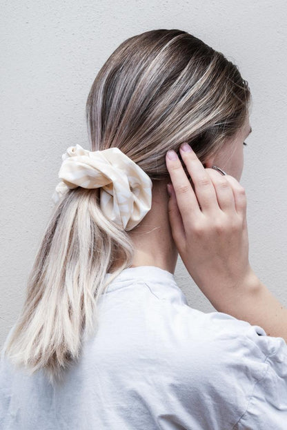 GIANNA | EMI & CO | patterned oversized cream scrunchie in the hair 