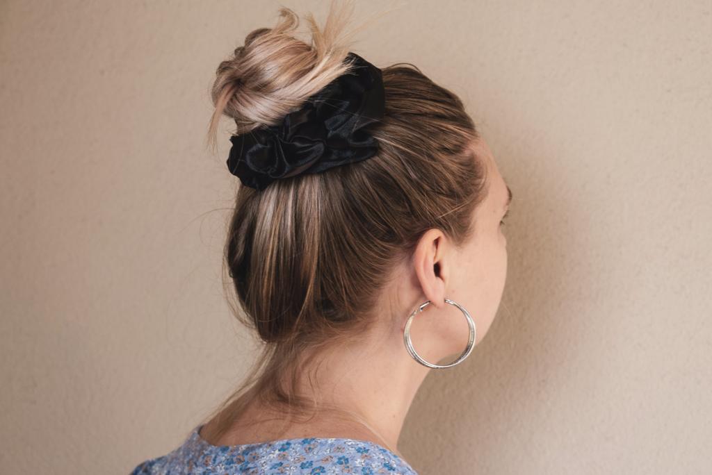 LINEO | EMI & CO | messy bun with black satin oversized scrunchie 