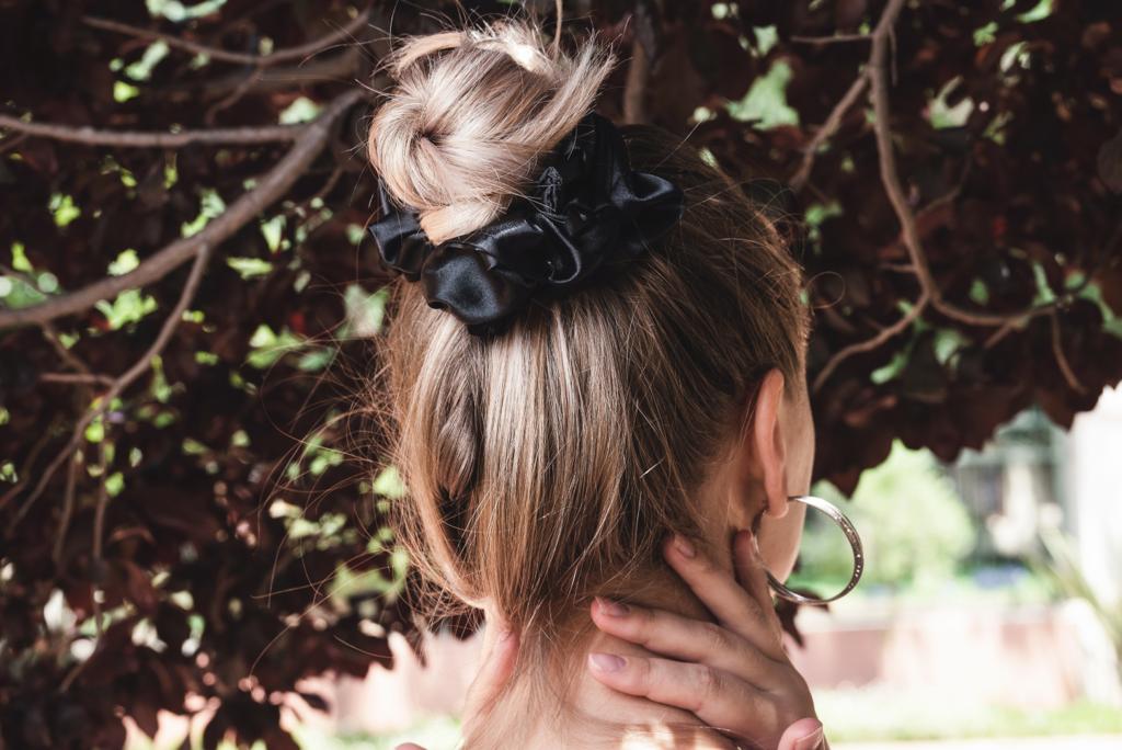 LINEO | EMI & CO | messy bun with black satin oversized scrunchie 