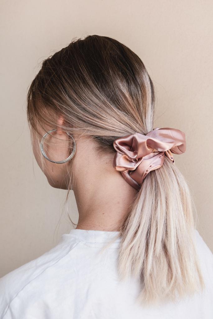 MAYA | EMI & CO | messy bun with pink satin oversize scrunchie