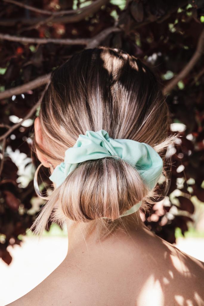 CATALINA | EMI & CO | low messy bun with green scrunchie