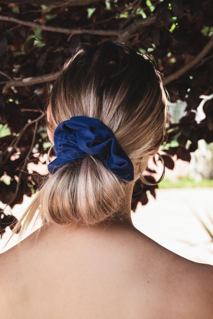 ELIZABETH | EMI & CO | low messy bun with a royal blue oversized scrunchie