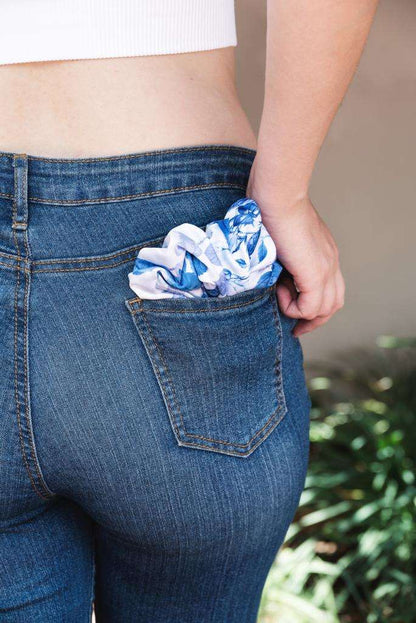 ANNEMARIE | EMI & CO | blue and white floral scrunchie 